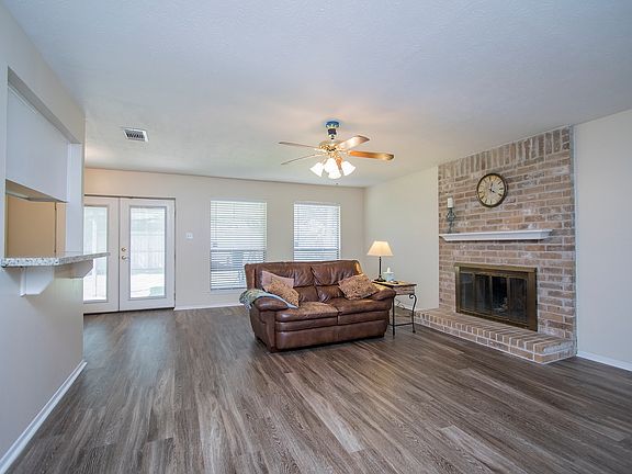 3rd image of 3015 Winchester Way