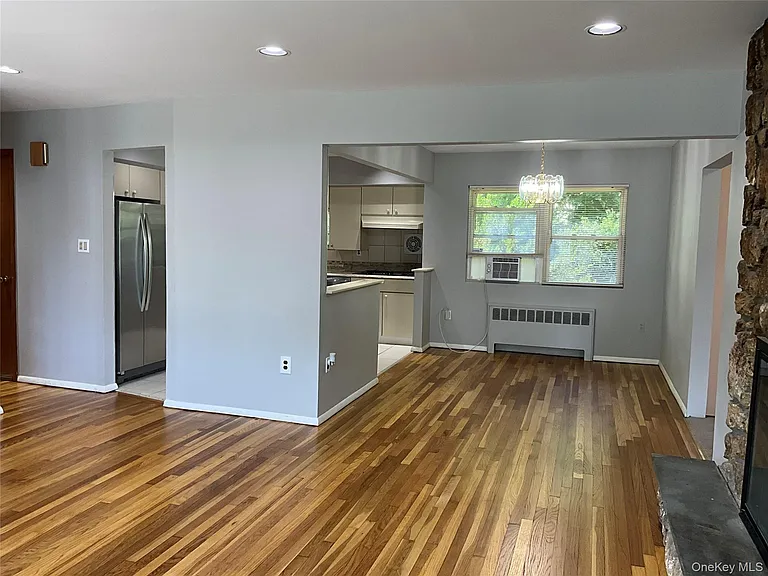 195 Central Park Rd — Photo 2