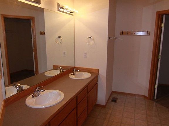 Double sinks in Large Master Bath