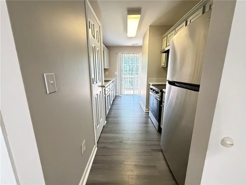 3 bed, 2.0 bath, 1200 sqft, $1,550 — Photo 3
