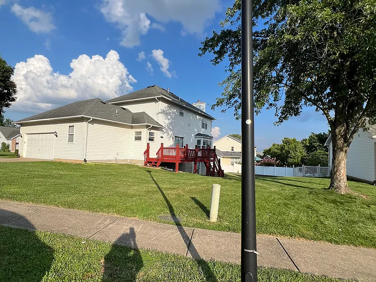 1862 Summitview Dr — Photo 4