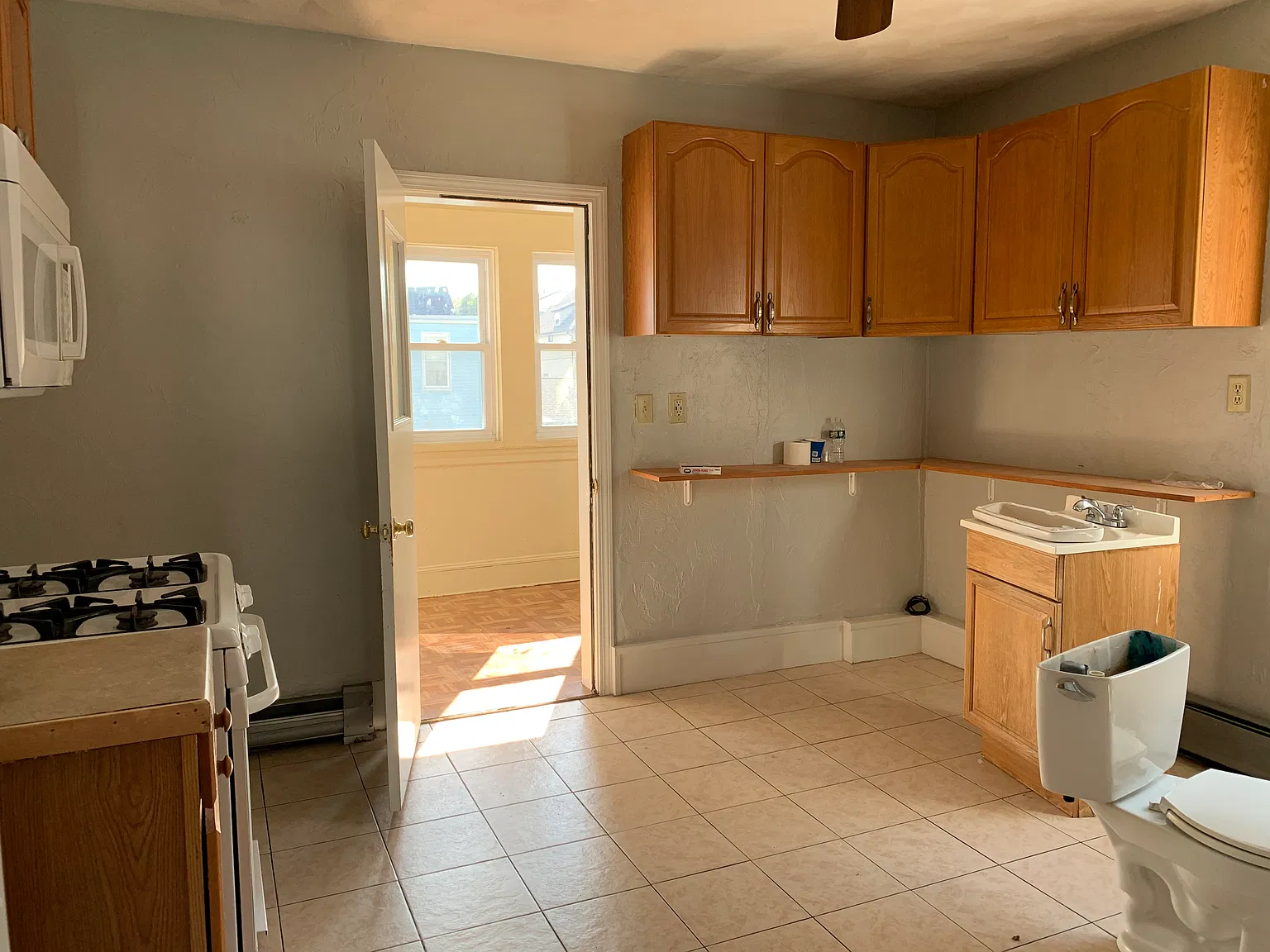2 bed, 900 sqft, $2,400 — Photo 3