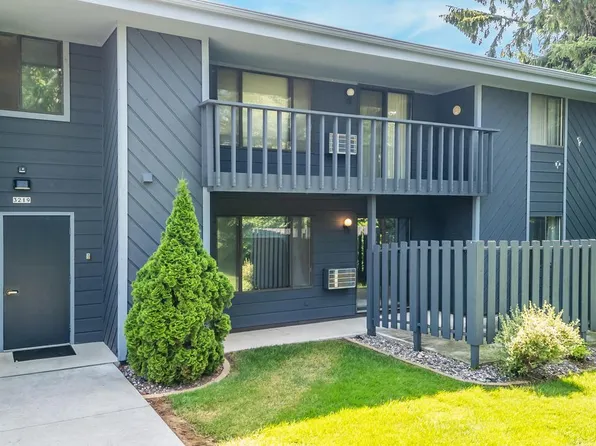 3219 West Meadows COURT #D, Sheboygan, WI 53081