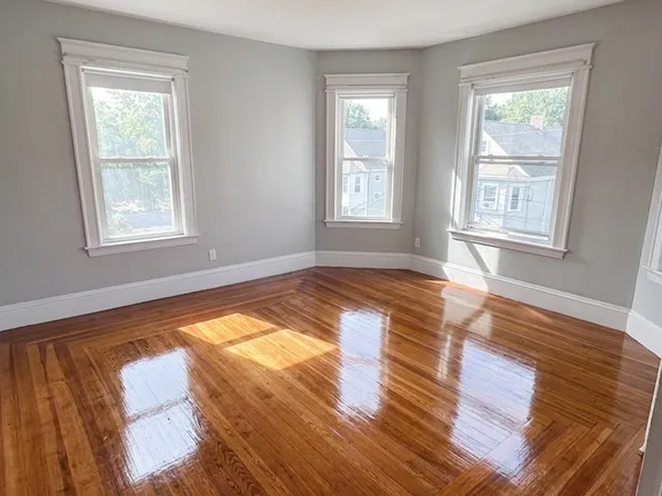 219 Brown St Floor 3, Waltham, MA 02453