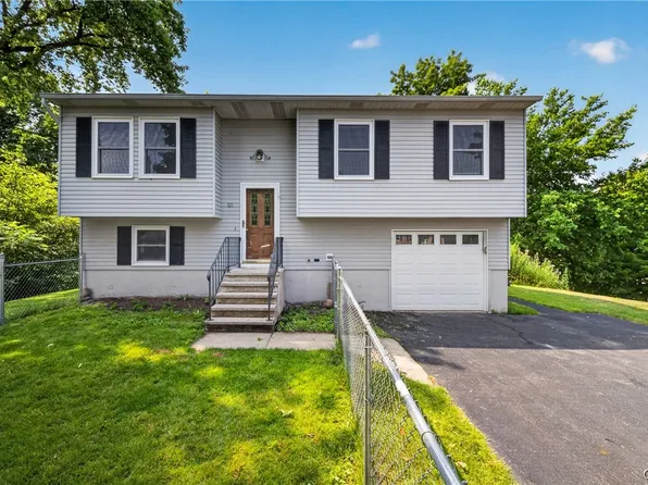 221 Juneway Dr, Chittenango, NY 13037