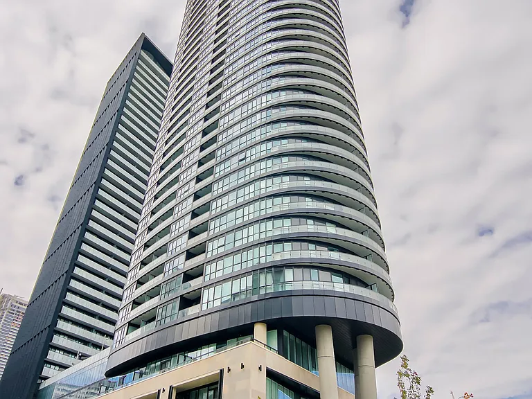 585 Bloor St E #2321 — Photo 3