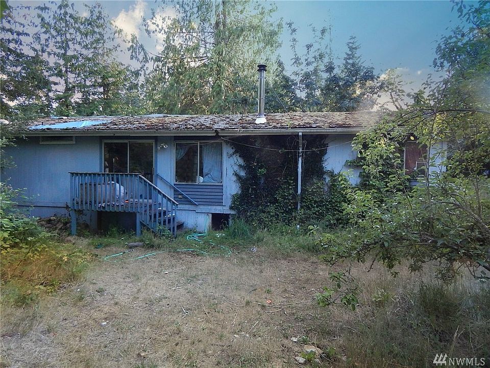 2nd image of 1013 Loganberry Ln