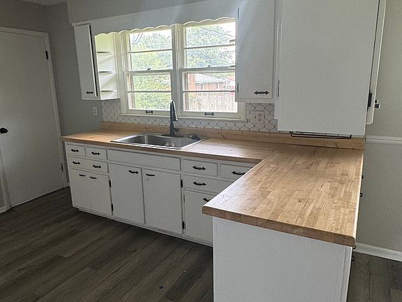 5th image of 7218 W Lockerbie Dr