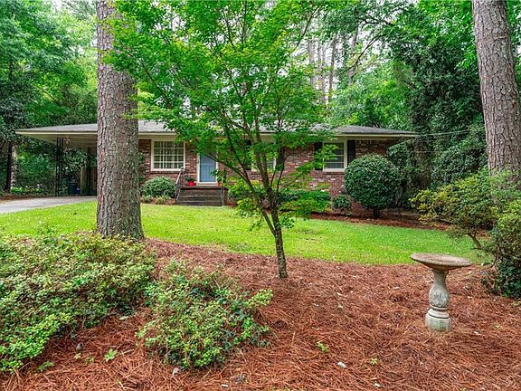 2nd image of 3127 Vine Cir
