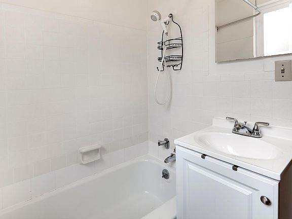 5th image of 901 Fell St APT 2