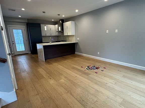 3rd image of 48 Robey St