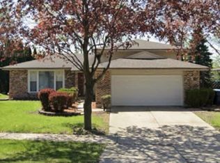 4541 Lindenwood Dr, Matteson, IL 60443