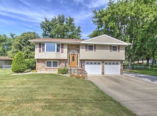 935 Woodland Dr, Mount Zion, IL 62549