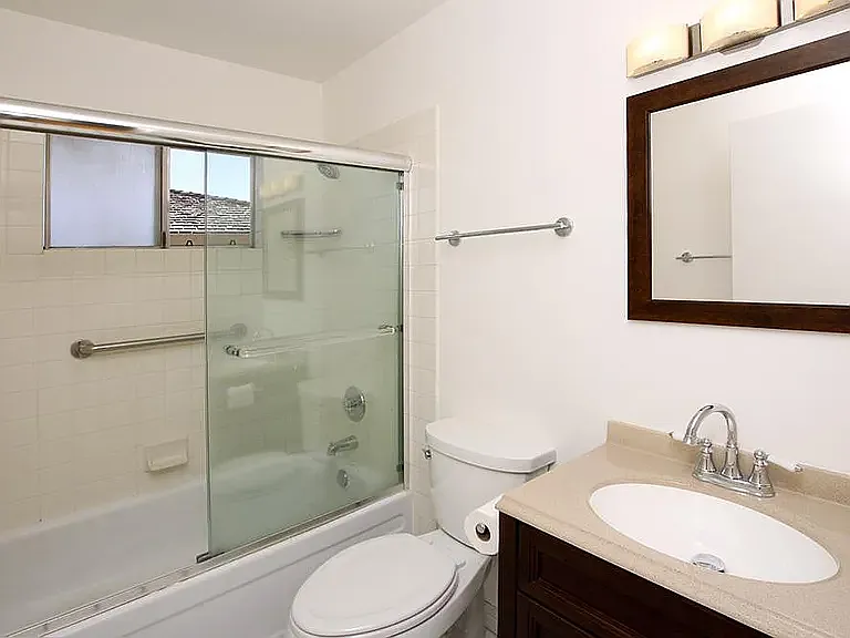 1450 42nd Ave #4 — Photo 3