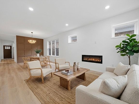 2nd image of 6029 S Artesian Ave