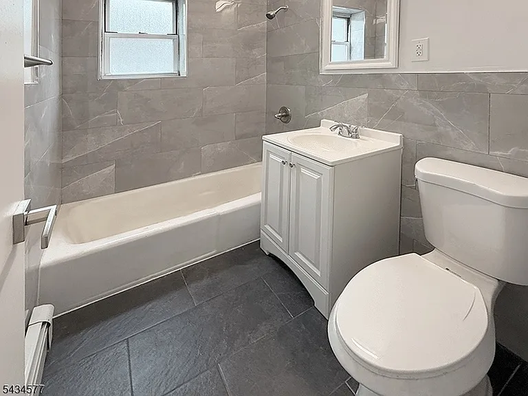 109 William St #4 — Photo 5