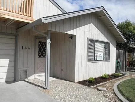 144 Country Club Dr photo 1