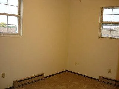 2 bed, 1.0 bath, $750 — Photo 3