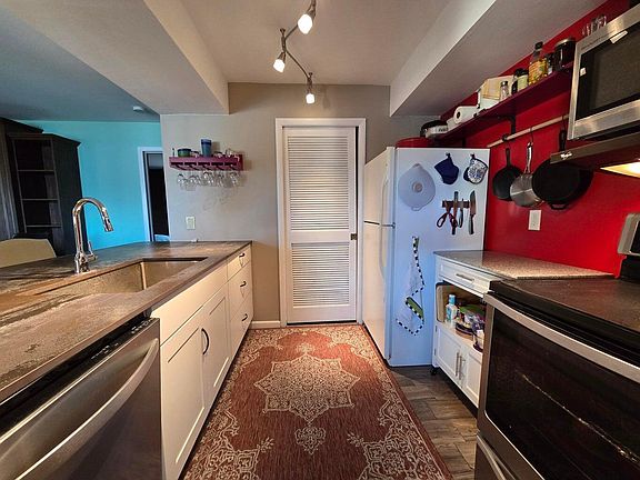5th image of 2 Marine Dr APT 2