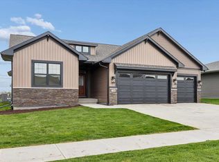 730 Chamberlin Ln, North Liberty, IA 52317