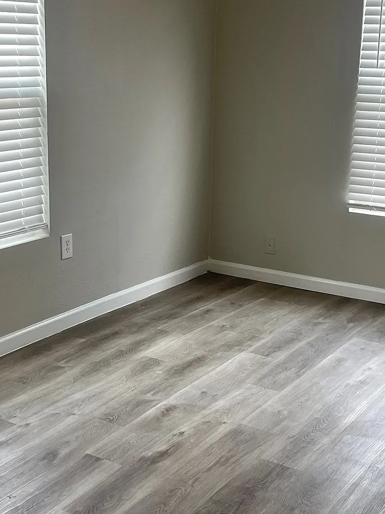 3 bed, 1080 sqft, $1,800 — Photo 3