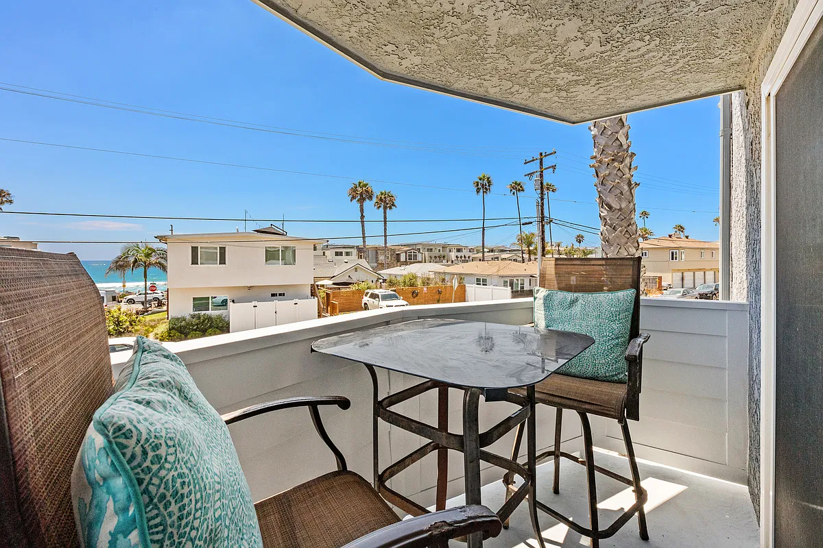 2 bed, 2.5 bath, 1216 sqft, $3,900 — Photo 4