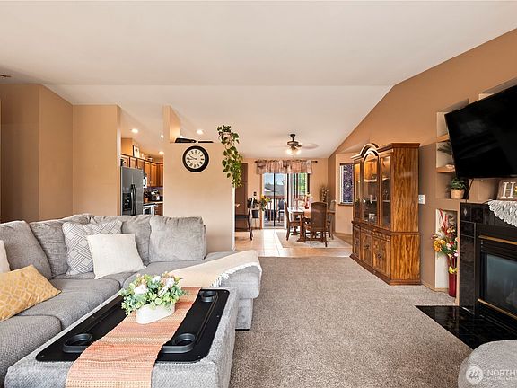 3rd image of 8324 17 Street SE