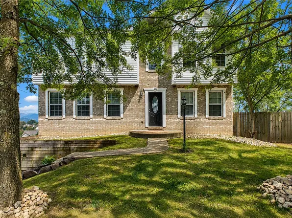 415 Crossbow Dr, New Stanton, PA 15672