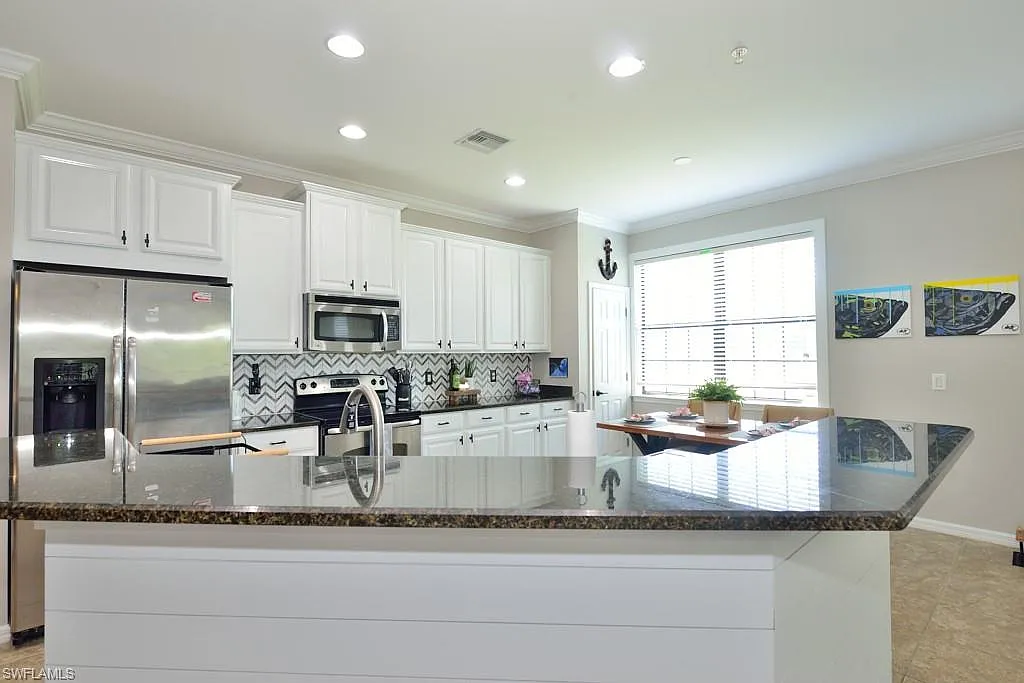3 bed, 2.0 bath, 1610 sqft, $2,399 — Photo 3