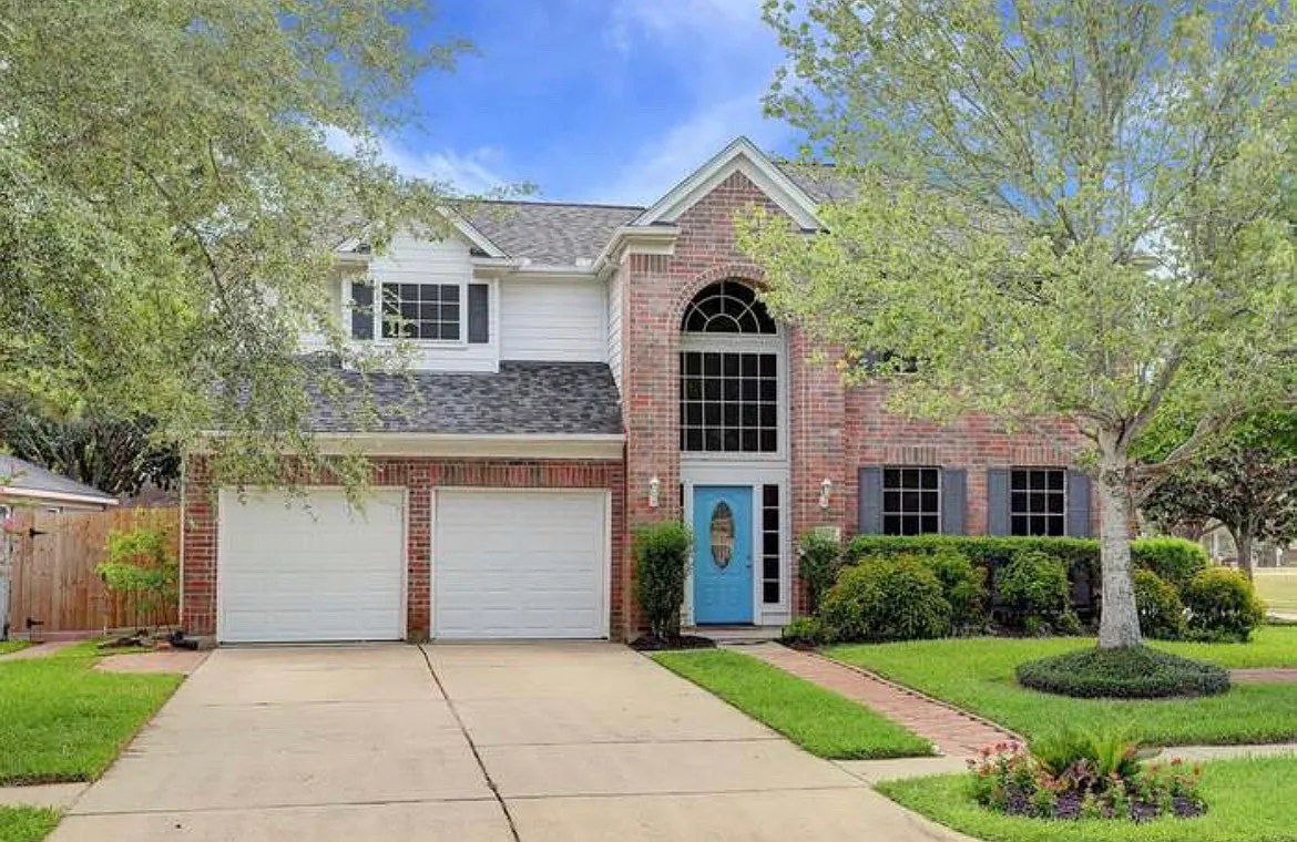 4 bed, 2.5 bath, 2988 sqft, $2,550 — Photo 1