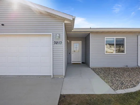 3213 14th St NW, Minot, ND 58703