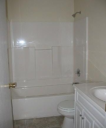 5th image of 1427 N B St