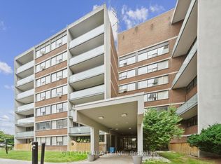 2121 Roche Ct #301, Mississauga, ON L5K2C7