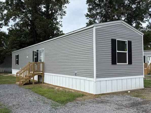 934 Salters St, Lake City, SC 29560