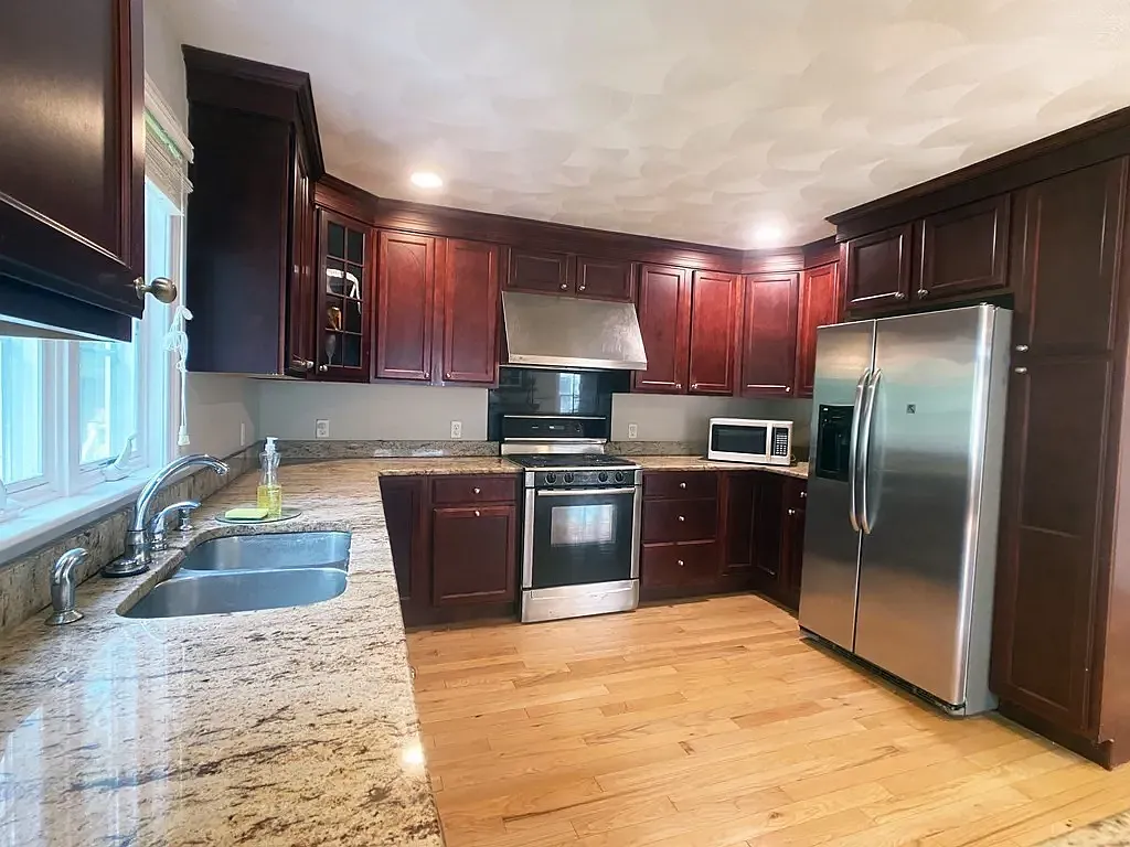 3 bed, 2.5 bath, 1800 sqft, $3,500 — Photo 3