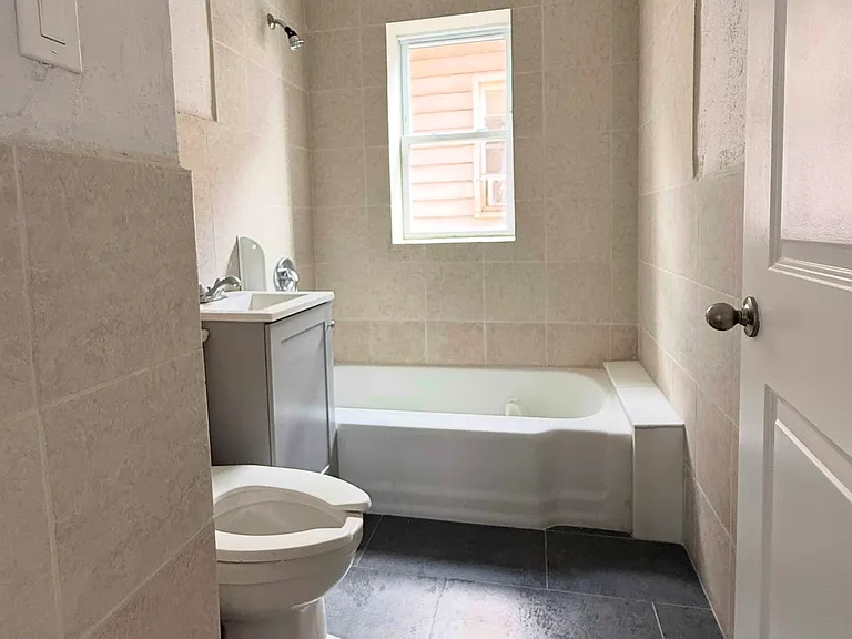 189 Daly Ave #1 — Photo 2