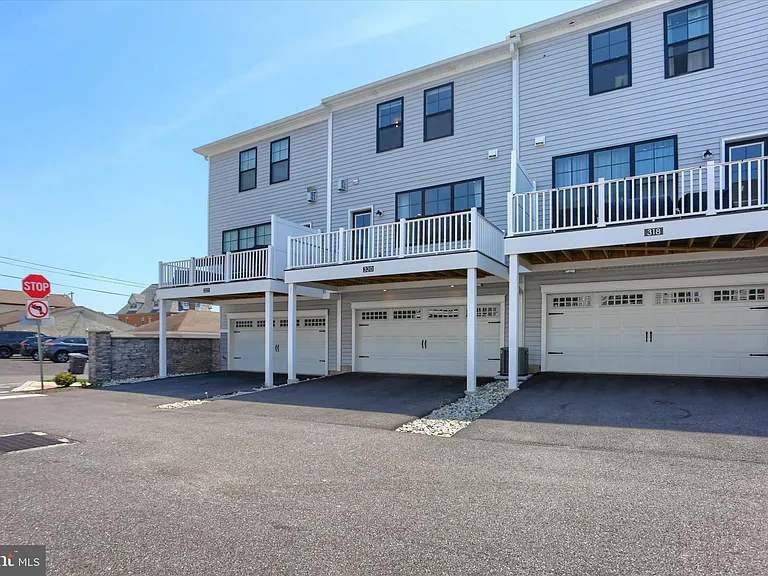 320 Walnut St — Photo 24