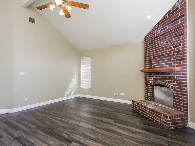 1225 Paul Dr — Photo 4