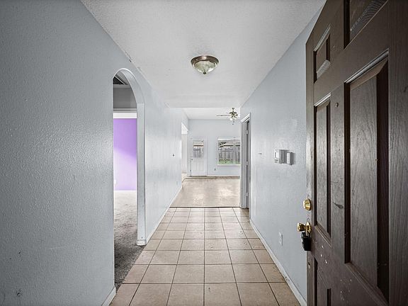 5th image of 907 Marigold Rd