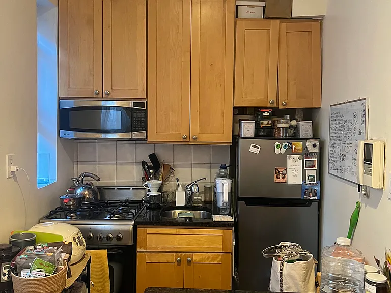 152 E 35th St #3D — Photo 3