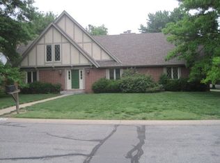 8720 E Stoneridge Ln, Wichita, KS 67206