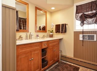 2615 N 95th St, Wauwatosa, WI 53226