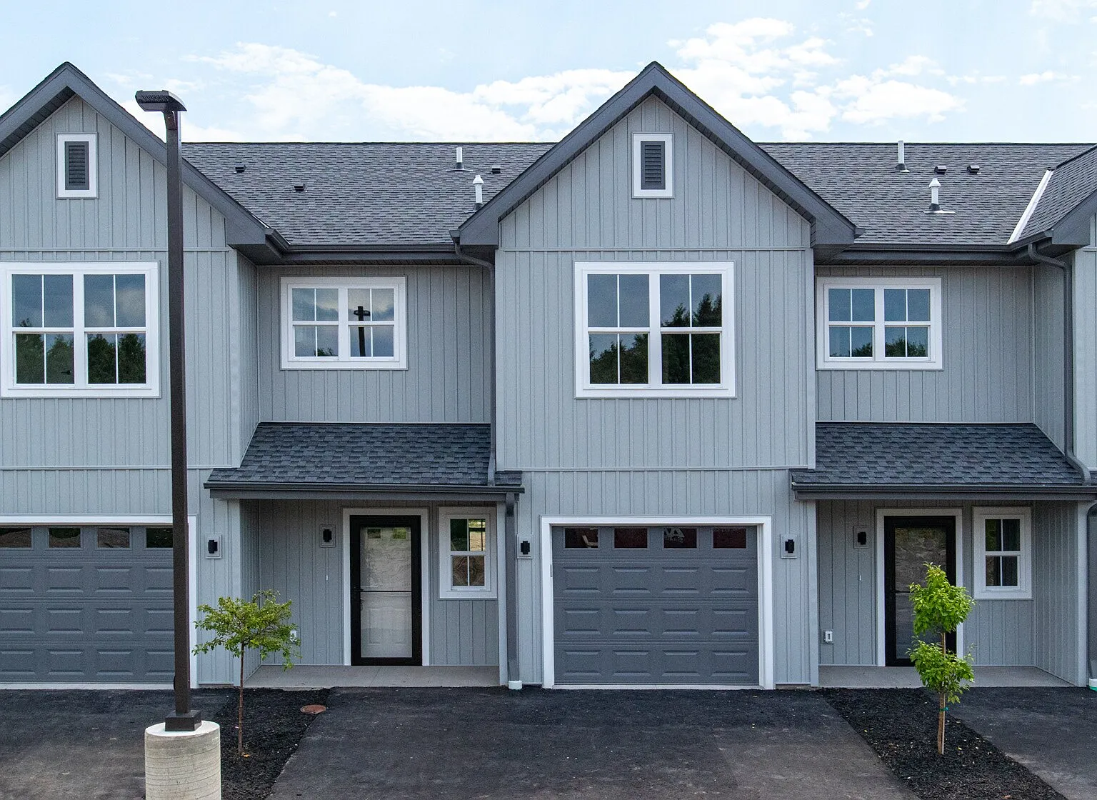 3 bed, 2.5 bath, 1417 sqft, $1,995 — Photo 3