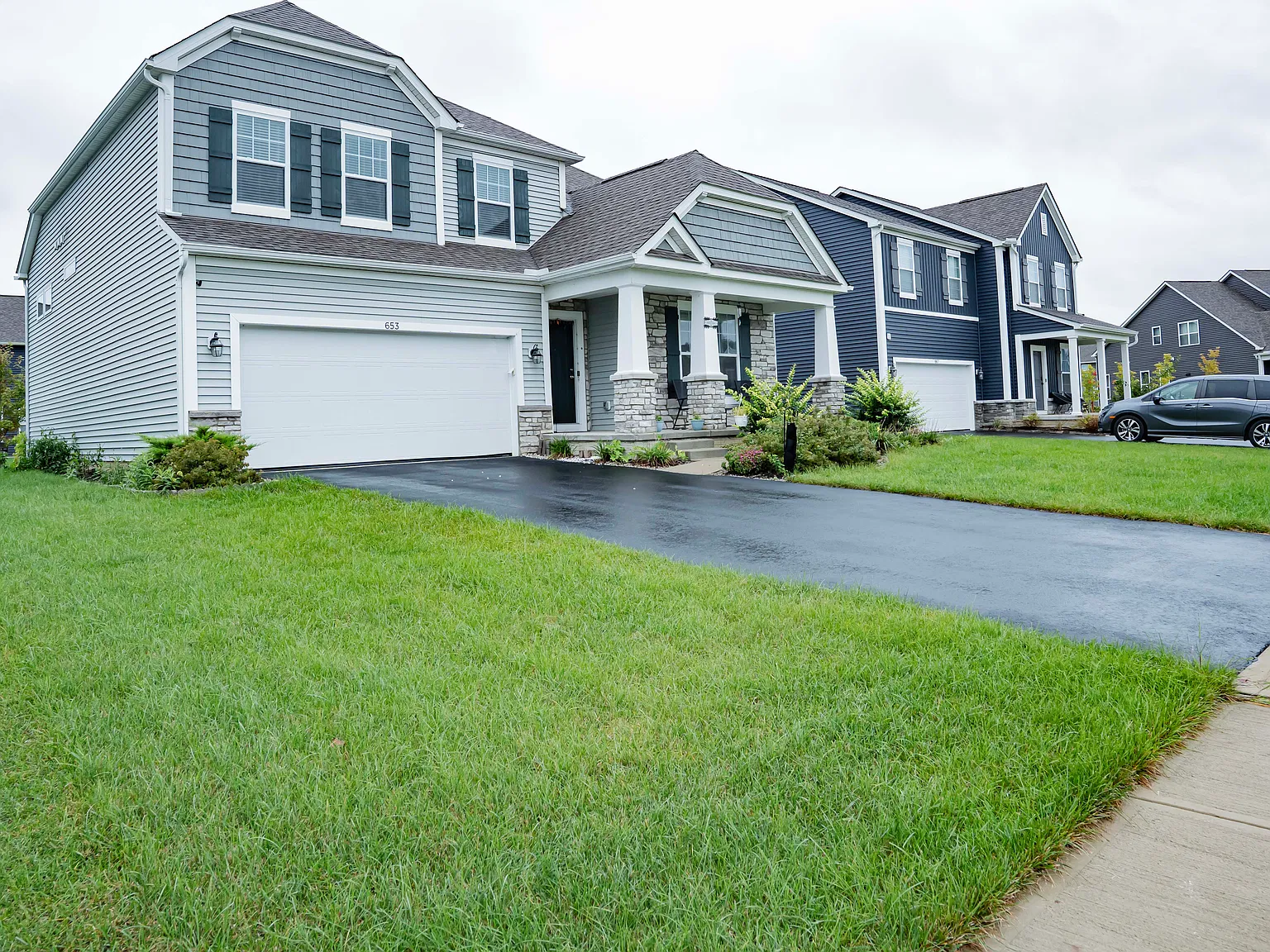 3 bed, 2.5 bath, 2562 sqft, $3,199 — Photo 2