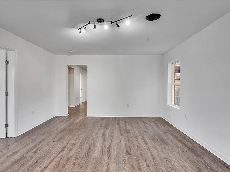 2416 Cumberland St — Photo 9