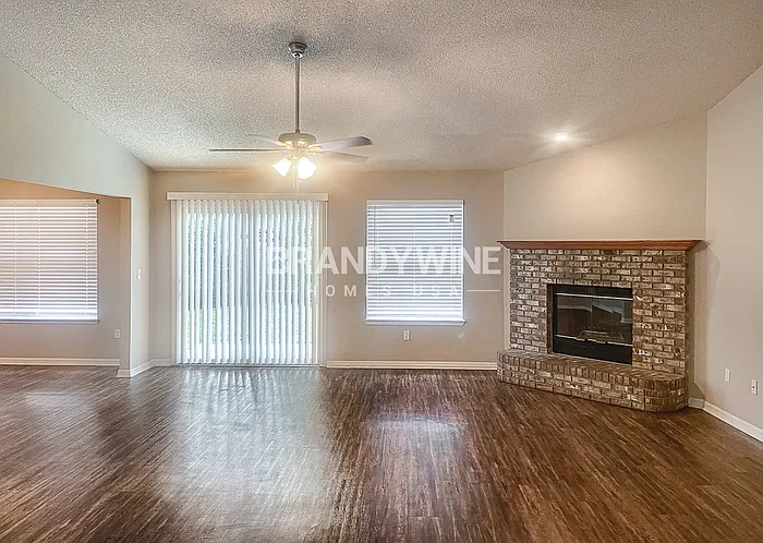 8126 Fieldside Dr W — Photo 4
