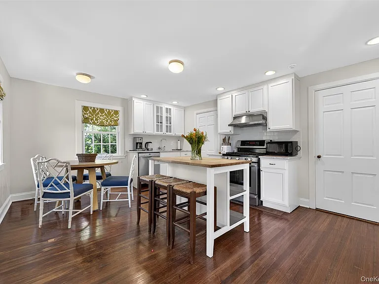 490 Duck Pond Rd — Photo 9