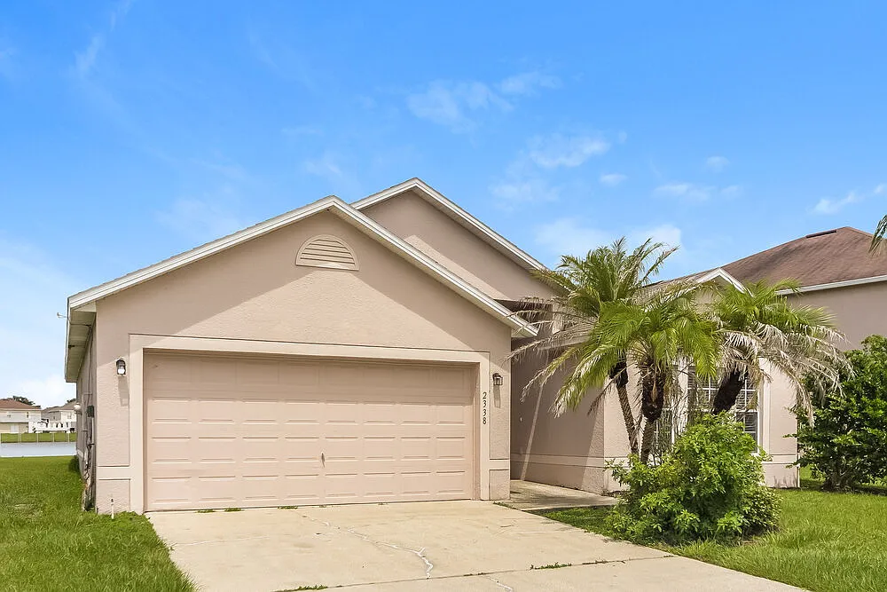 4 bed, 2.0 bath, 1855 sqft, $2,290 — Photo 3