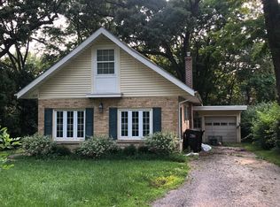 318 Devonshire Rd, Tower Lakes, IL 60010