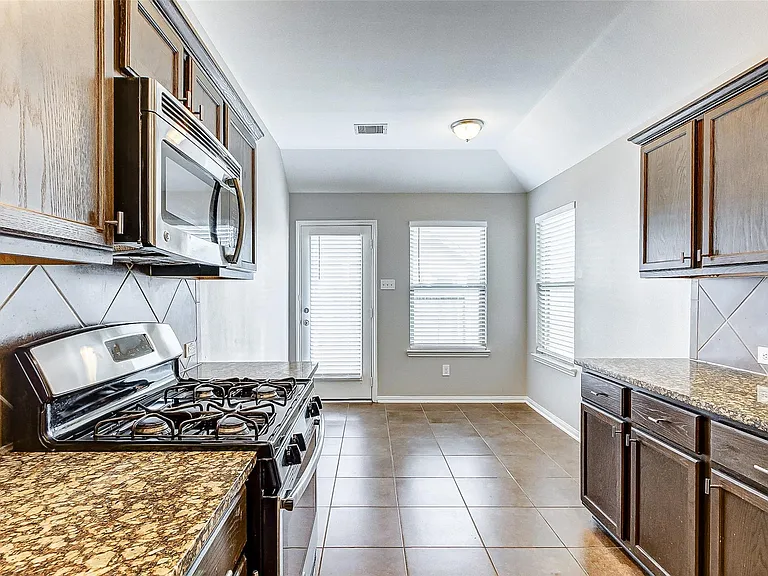 12943 Pecan Shores Dr — Photo 8